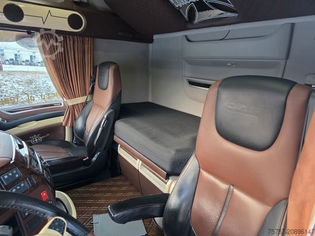 Ciągnik siodłowy typu volume DAF XF 530 SSC LL ZF Intarder, Leder, Standklima