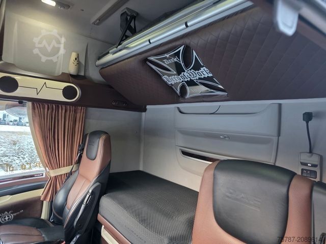 Ciągnik siodłowy typu volume DAF XF 530 SSC LL ZF Intarder, Leder, Standklima