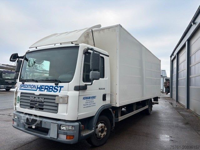 LKW mit Kofferaufbau MAN 12.240L EU4 6 Zylinder