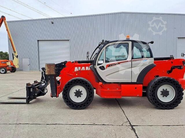Telescopic loader Manitou MT 1840