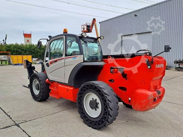 Telescopic loader Manitou MT 1840