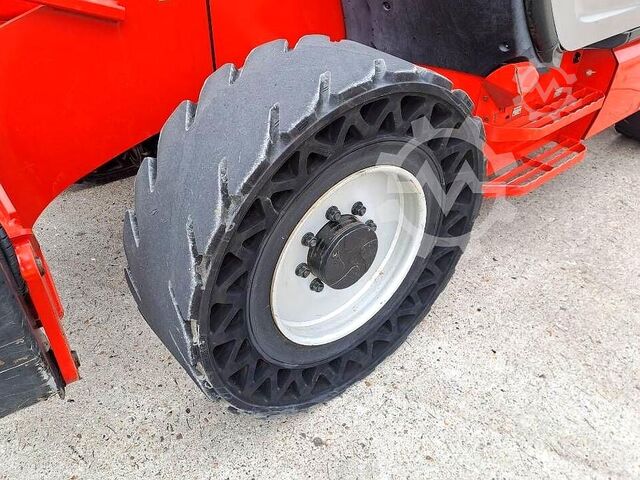 Telescopic loader Manitou MT 1840