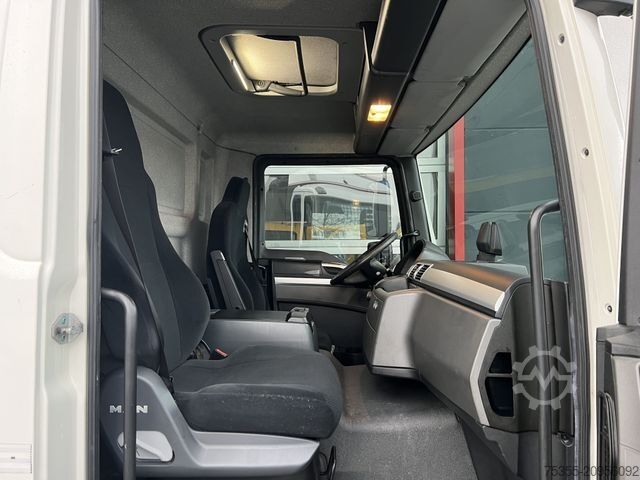 Camião de caixa fechada MAN TGL 12.220 Xenon 7,12m Koffer + LBW Spurhalteass