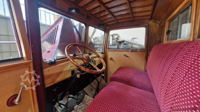 Minibusz  Berna Adler mit Frech Hoch Sissach Aufbau Cabrio