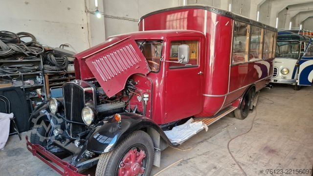 Minibusz  Berna Adler mit Frech Hoch Sissach Aufbau Cabrio