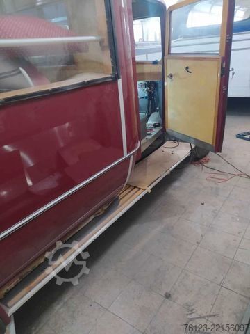 Minibusz  Berna Adler mit Frech Hoch Sissach Aufbau Cabrio