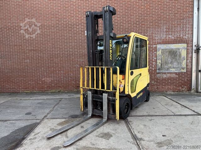 Ηλεκτρικό περονοφόρο τετράτροχο Hyster J3.0XN