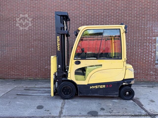 Ηλεκτρικό περονοφόρο τετράτροχο Hyster J3.0XN