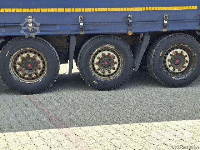 Semiremorcă deschisă cu prelată Kögel Curtainsider Mega