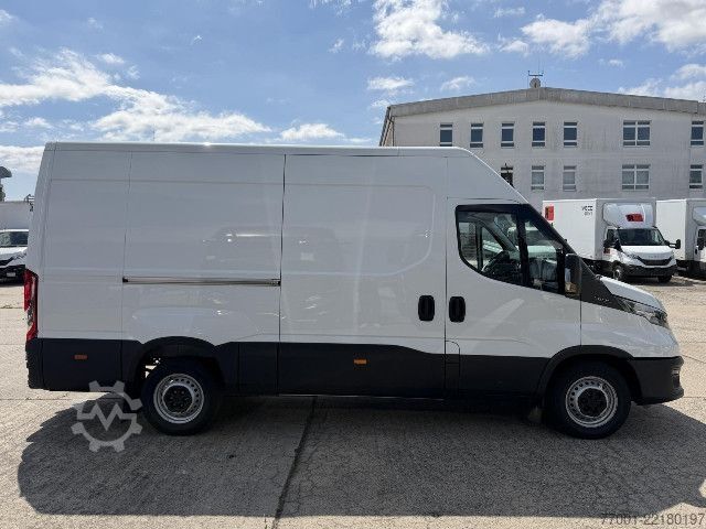 Skåpbil IVECO 35S16V AHK / Klima / PDC