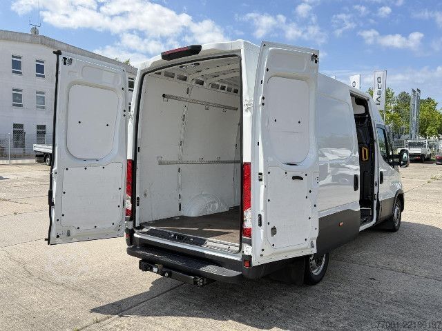 Skåpbil IVECO 35S16V AHK / Klima / PDC