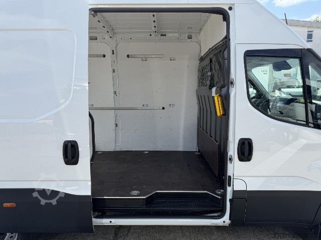 Skåpbil IVECO 35S16V AHK / Klima / PDC