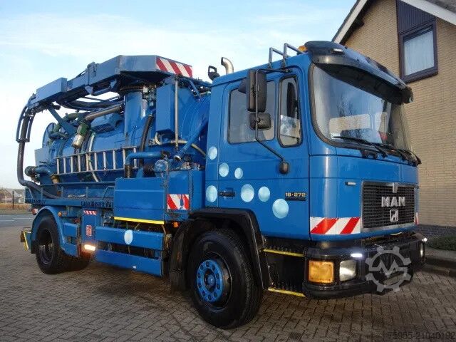 Sugande fordon MAN 18-272 MANUAL POMP 6 CIL VACUUM TOILET TRUCK