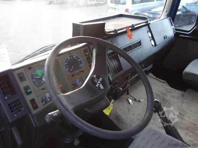 Sugande fordon MAN 18-272 MANUAL POMP 6 CIL VACUUM TOILET TRUCK