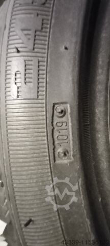 Spijkerbanden / winterbanden HAPPI WINTER TYRES T97