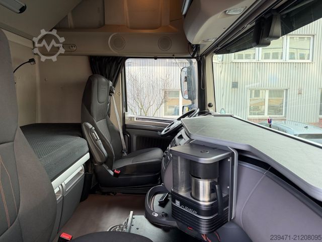 Standard tractor unit DAF XF 480 SSC Schubbodhydr. Retarder Standklima ACC
