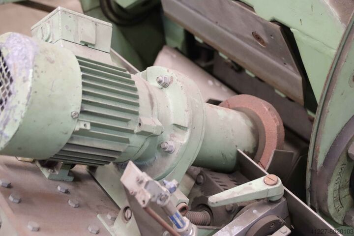 Dohányvágó prototípus Sagemüller 8 Messer, mit Schleifeinrichtung