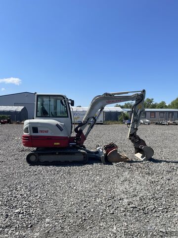  Takeuchi TB 240