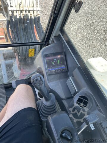  Takeuchi TB 240