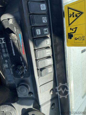  Takeuchi TB 240