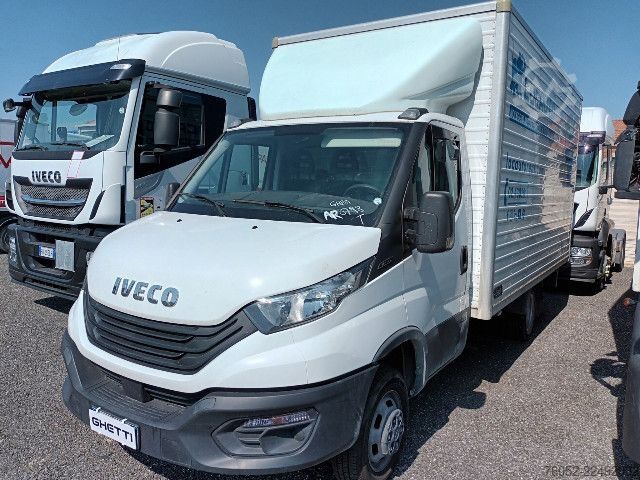 Vrachtwagen met bakwagen IVECO 35C14