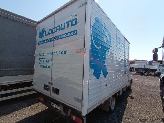 Vrachtwagen met bakwagen IVECO 35C14