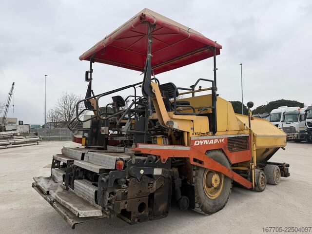 Finisor de asfalt pe roți Dynapac F121-6W