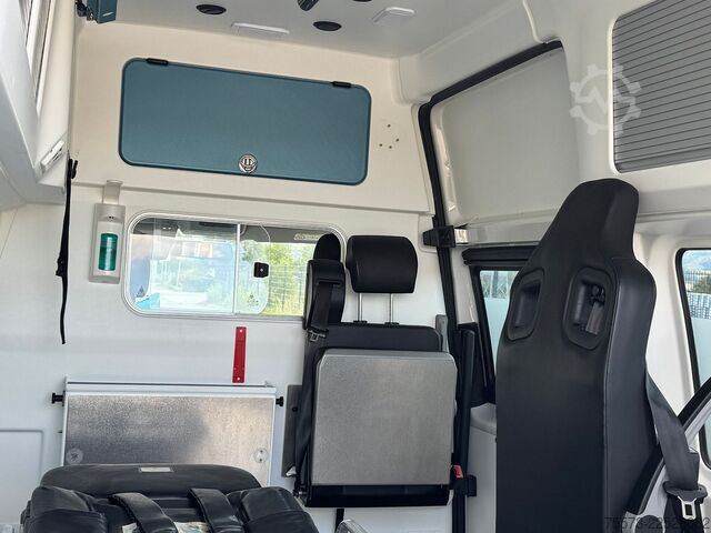 Brandweerwagen VW VW T6.1, 2.0 TDI, mit Rampe, Trage und Sessel