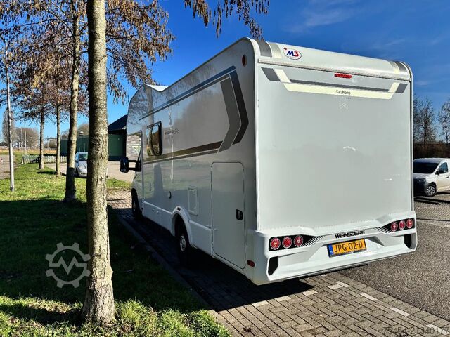 Cámper capuchina (caravana con área de descanso sobre la cabina del conductor) Weinsberg R59 650DG