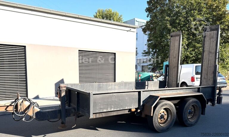 Remolque de plataforma baja BLOMENRÖHR Rampen, 4.900 kg Nutzlast, TÜV