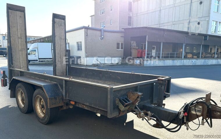 Remolque de plataforma baja BLOMENRÖHR Rampen, 4.900 kg Nutzlast, TÜV