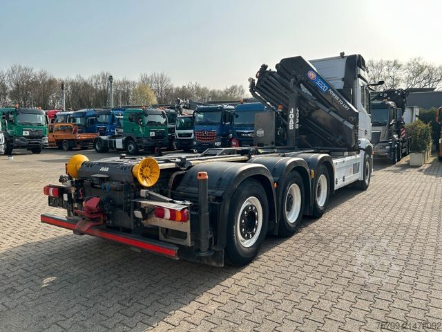 Grue montée sur camion MERCEDES-BENZ 3253 Arocs mit HMF 3220 Kran und JOAB Abroller