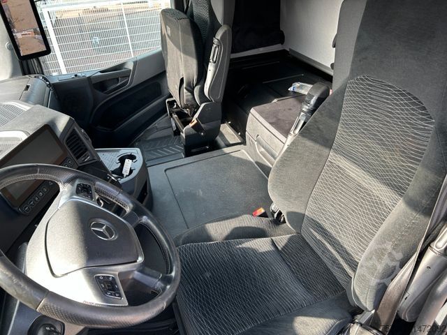 Grue montée sur camion MERCEDES-BENZ 3253 Arocs mit HMF 3220 Kran und JOAB Abroller