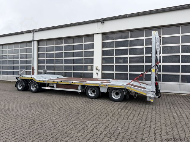 Dieplader oplegger Möslein T 4 VB H2  neuer 4 Achs Tieflader hydraulischen Rampen