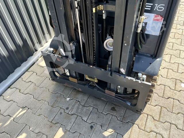 Elektrisk 3 -hjulet gaffeltruck Linde E16H-02