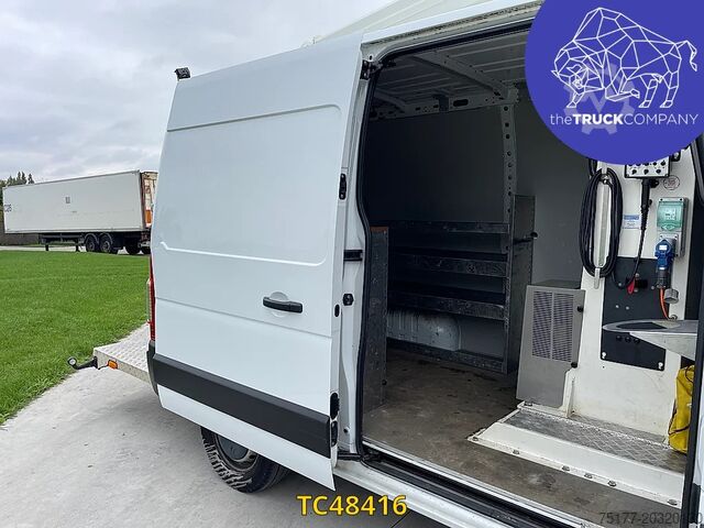 Renault Master 130.35 L2H2 met hoogwerker Renault Master 130.35 l2h2 nacelle