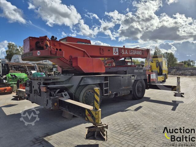 Lastbilmonteret kran Liebherr UTM 526