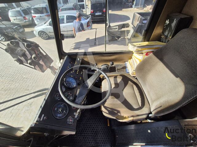 Lastbilmonteret kran Liebherr UTM 526