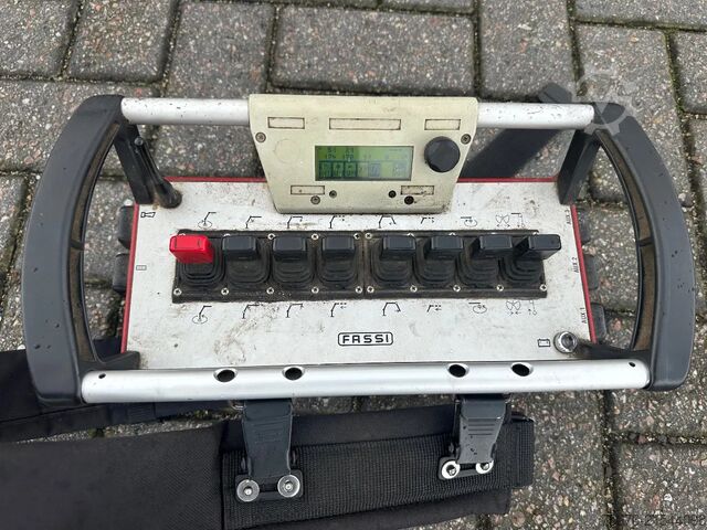 Ciężarówka z dźwigiem DAF XF 105.460 8x4 Trekker/ Bakwagen Fassi F950+Fly...