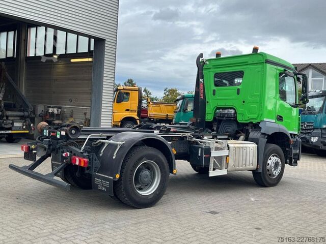 Haakarm vrachtwagen MERCEDES-BENZ Arocs 1835 K Abrollkipper