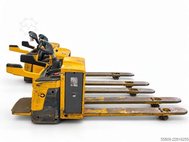 Ruční paletový vozík Jungheinrich ERE 225 // 2400 mm Gabeln // Initialhub // 2 weite