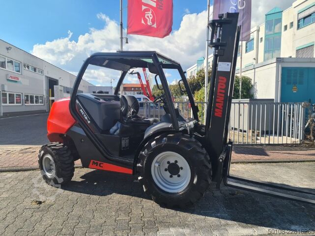 Chariot élévateur tout-terrain Manitou MC 18.4 Stage3B