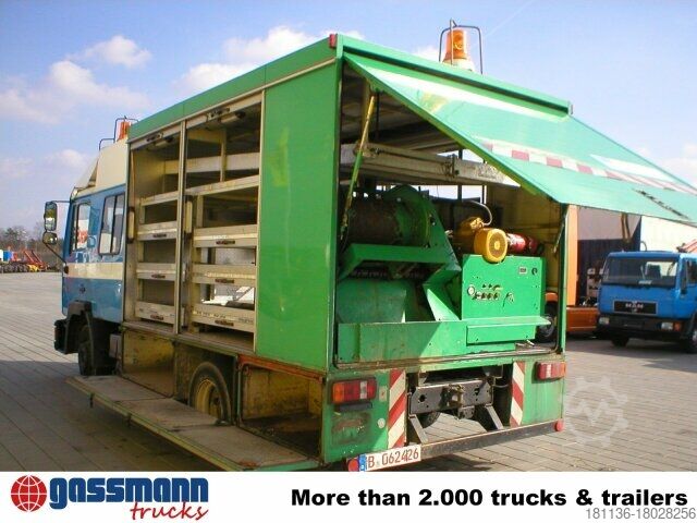 Kehrmaschine MAN Spülwagen