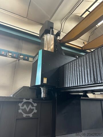 FRESADORA DE PORTAL HURCO DCXI 32