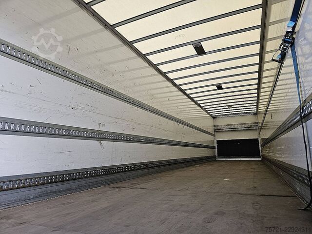 βαλίτσα Weka 2 AXLE CLOSED BOX STEER AXLE 3T LIFT