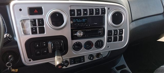 Standardni tegljač FORD 1848T