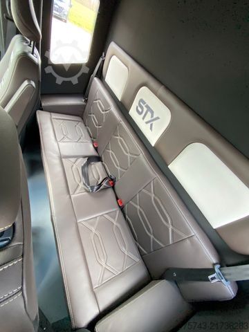 Hayvan taşıyıcı RENAULT Master STX 5 Sitzer Haras ex. Lang Automatik