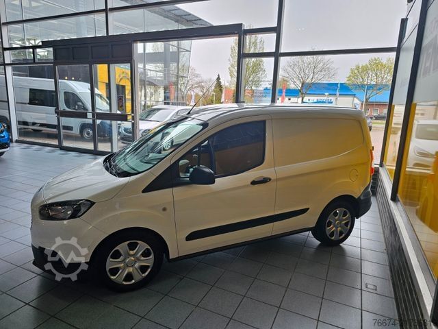 Dobozos furgon FORD Transit Courier AHK PDC Klima Bluetooth Navi