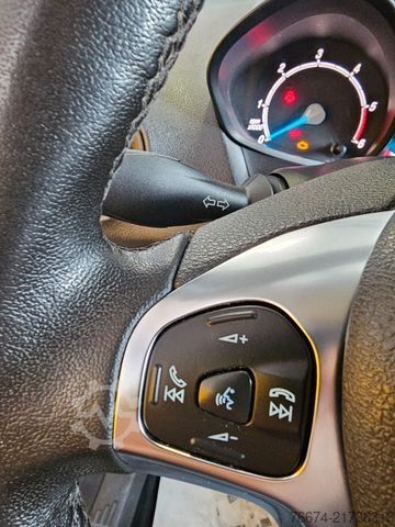 Dobozos furgon FORD Transit Courier AHK PDC Klima Bluetooth Navi