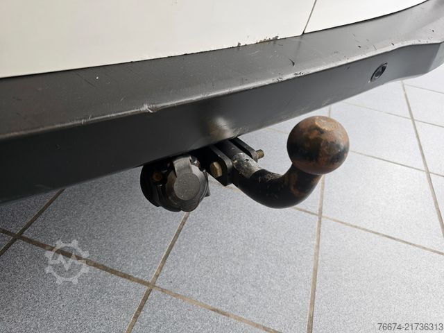 Dobozos furgon FORD Transit Courier AHK PDC Klima Bluetooth Navi